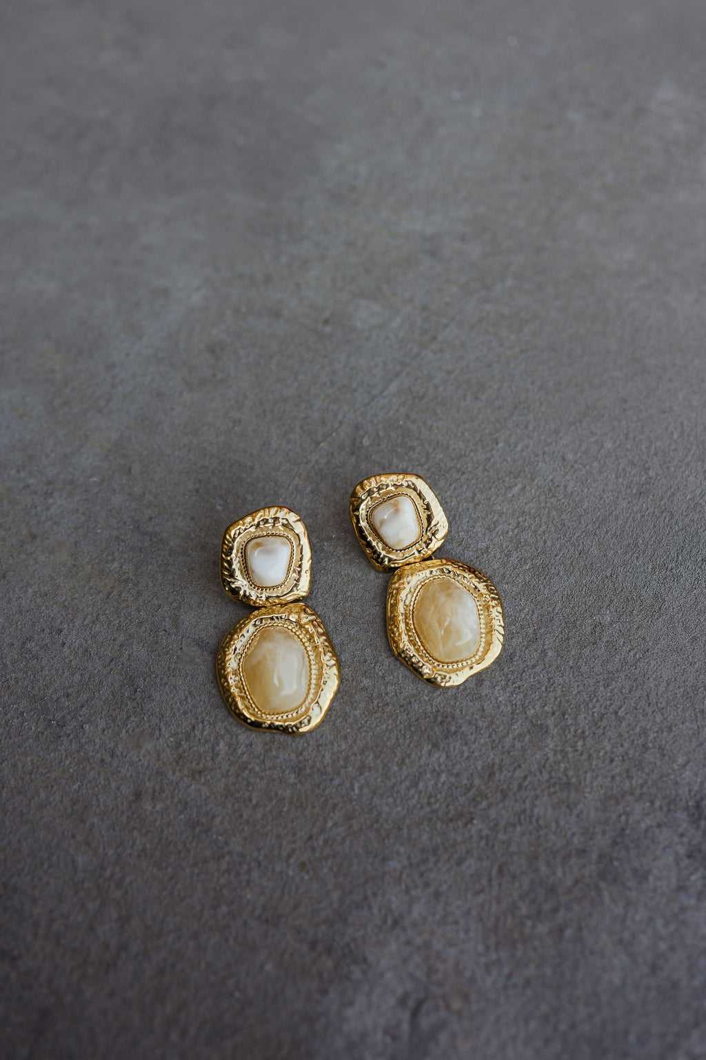Boucles d'oreilles Idil - dorées et beige