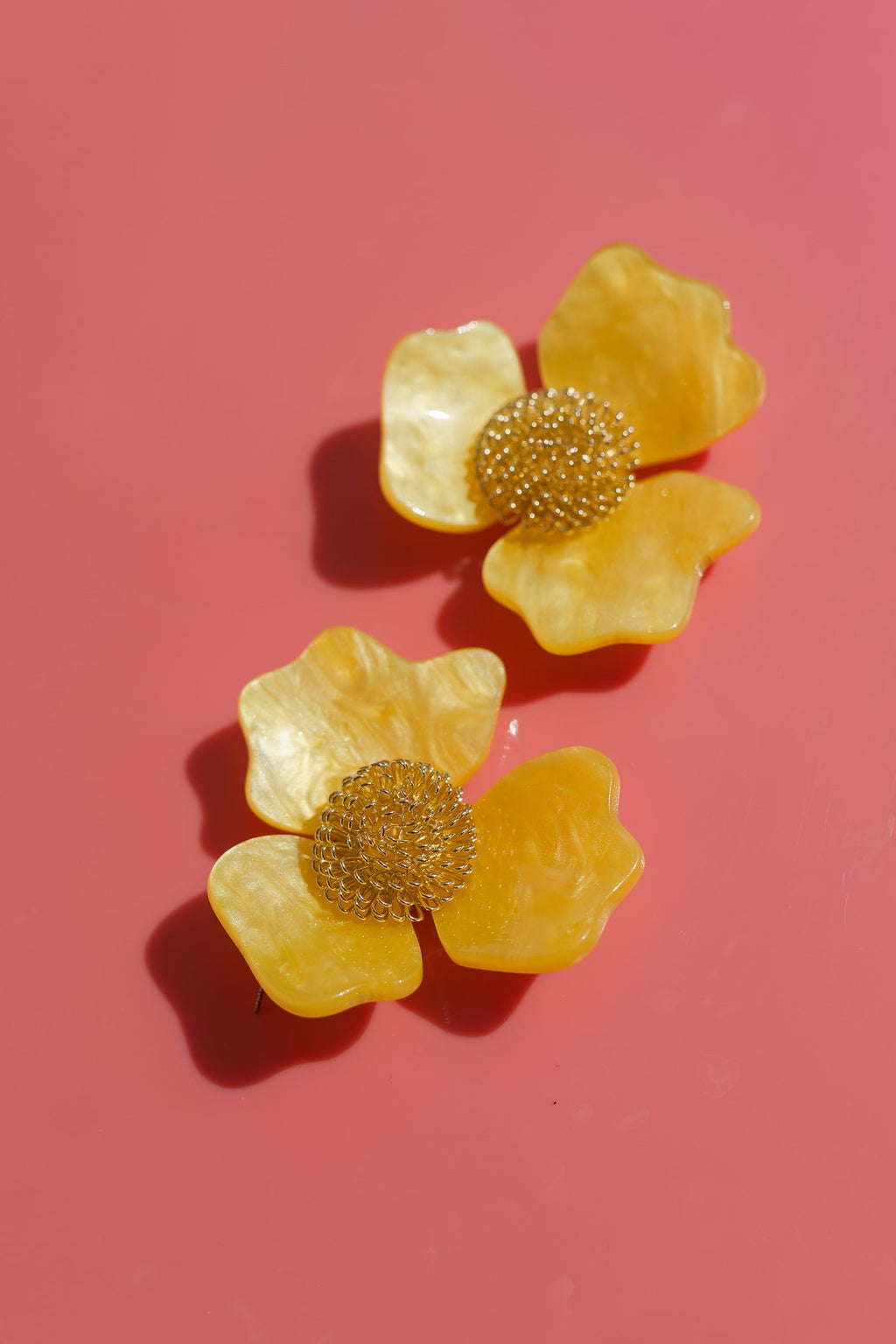 Boucles d’oreilles Blume - jaune et dorée
