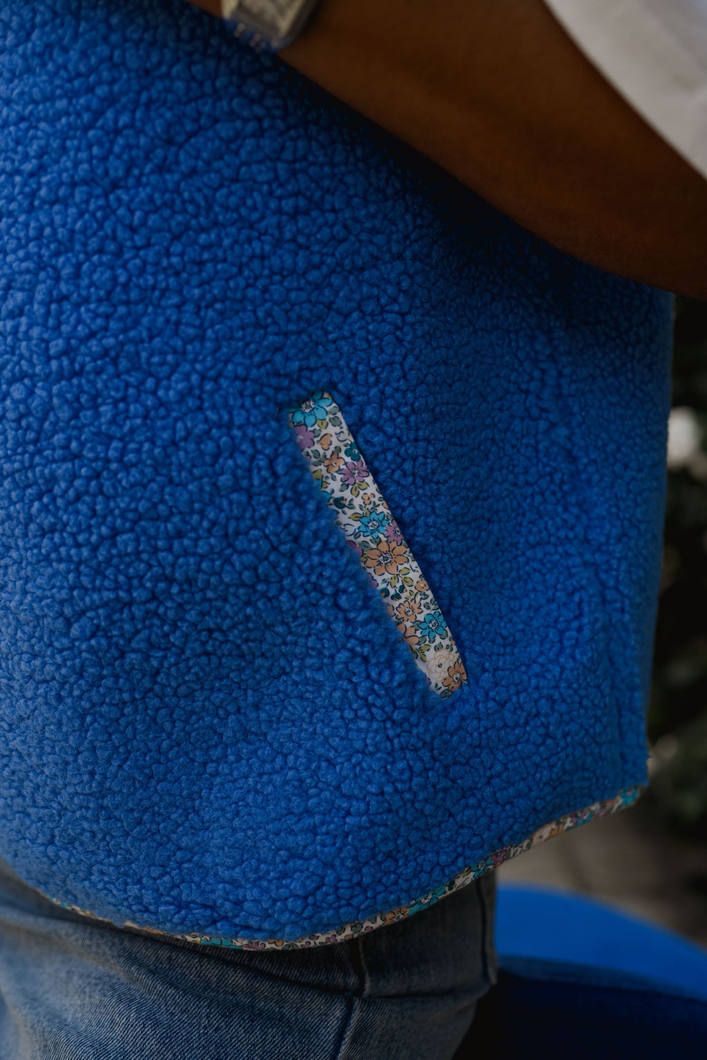 Gilet Gracie - bleu à fleurs