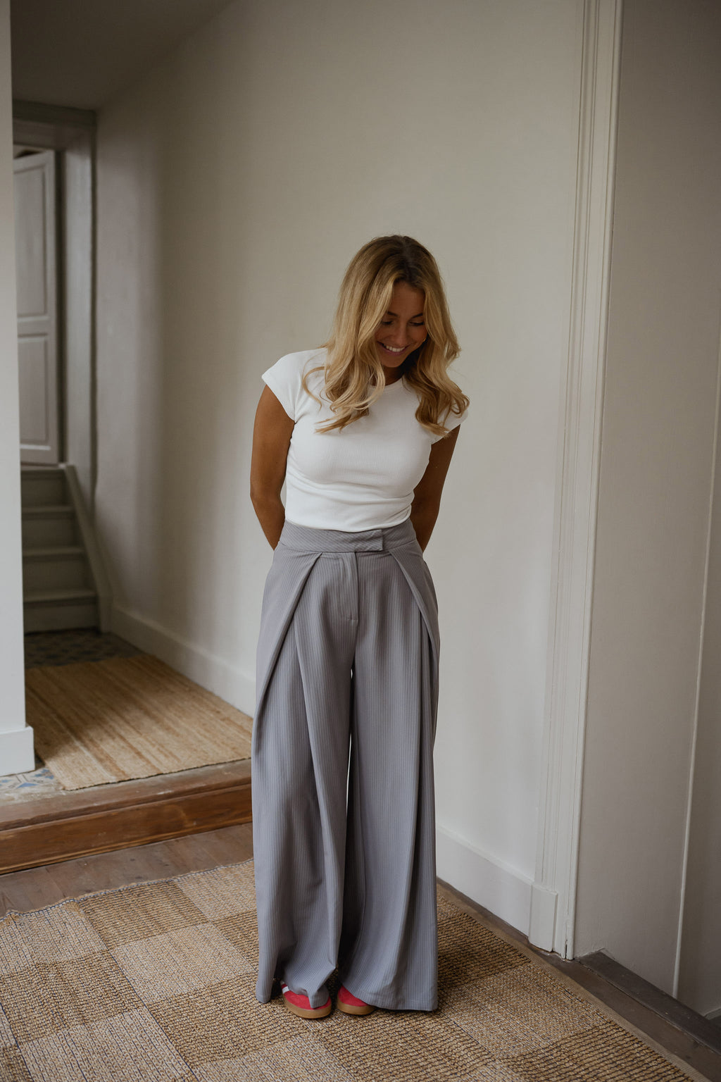 Pantalon Mayara - gris à lignes