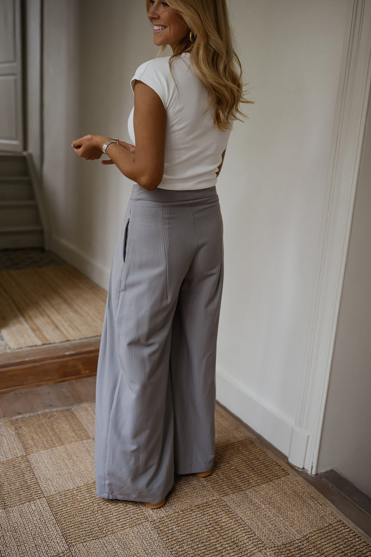 Pantalon Mayara - gris à lignes