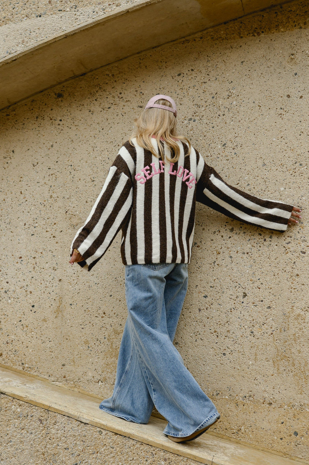 Pull Self Love - brun à lignes