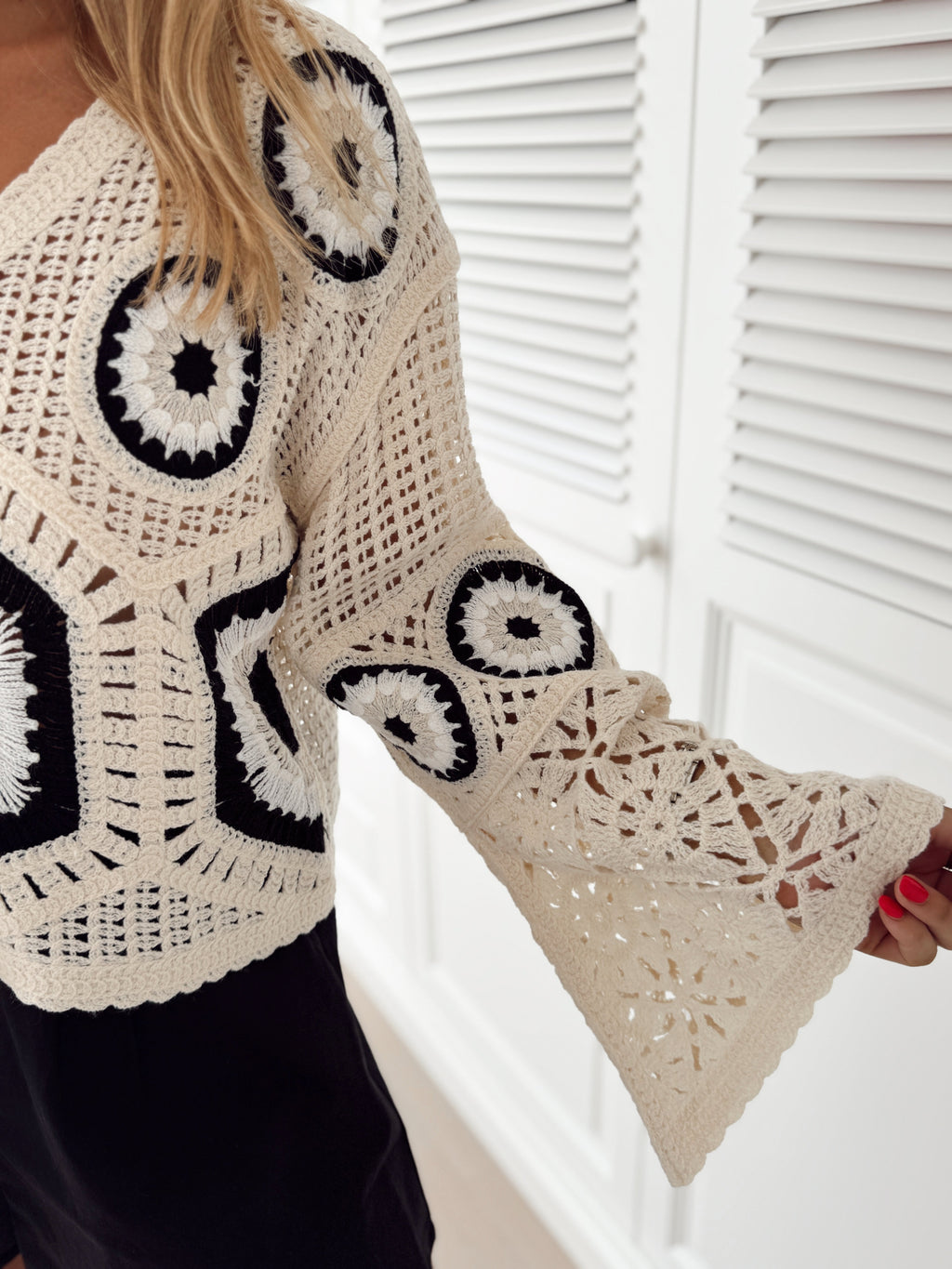 Blouse Nael - écrue et noire en crochet