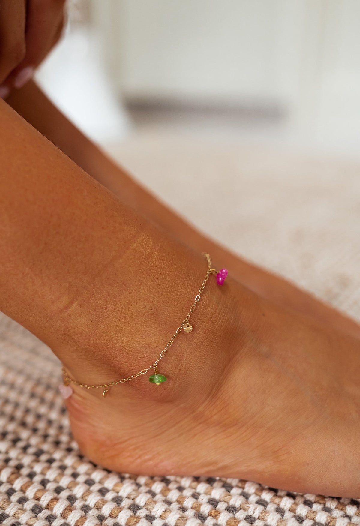 Chaine de cheville Delta - dorée avec perles multicolores